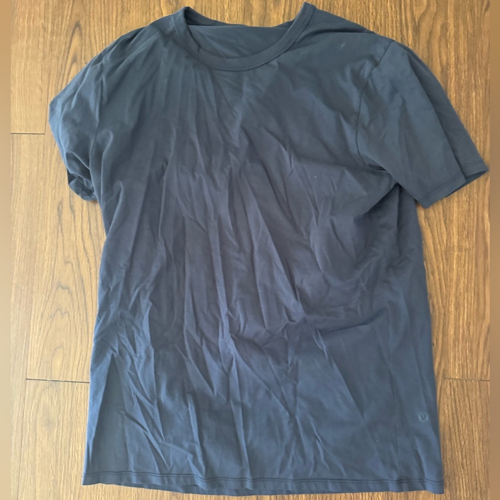 Lululemons Men's Navy Blue T-Shirt